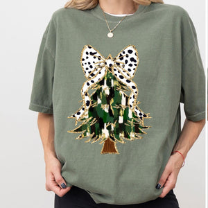 Brush Strokes Tree Coquette Christmas Bow Moss Tee - The Red Rival