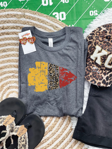 Colorblock Arrowhead Leopard Center Heather Dark Grey Graphic Tee - The Red Rival