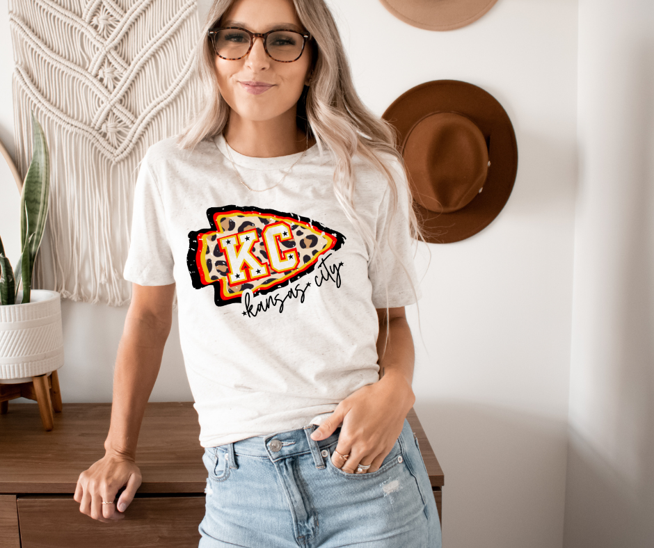 KC Leopard Arrowhead Oatmeal Tee - The Red Rival