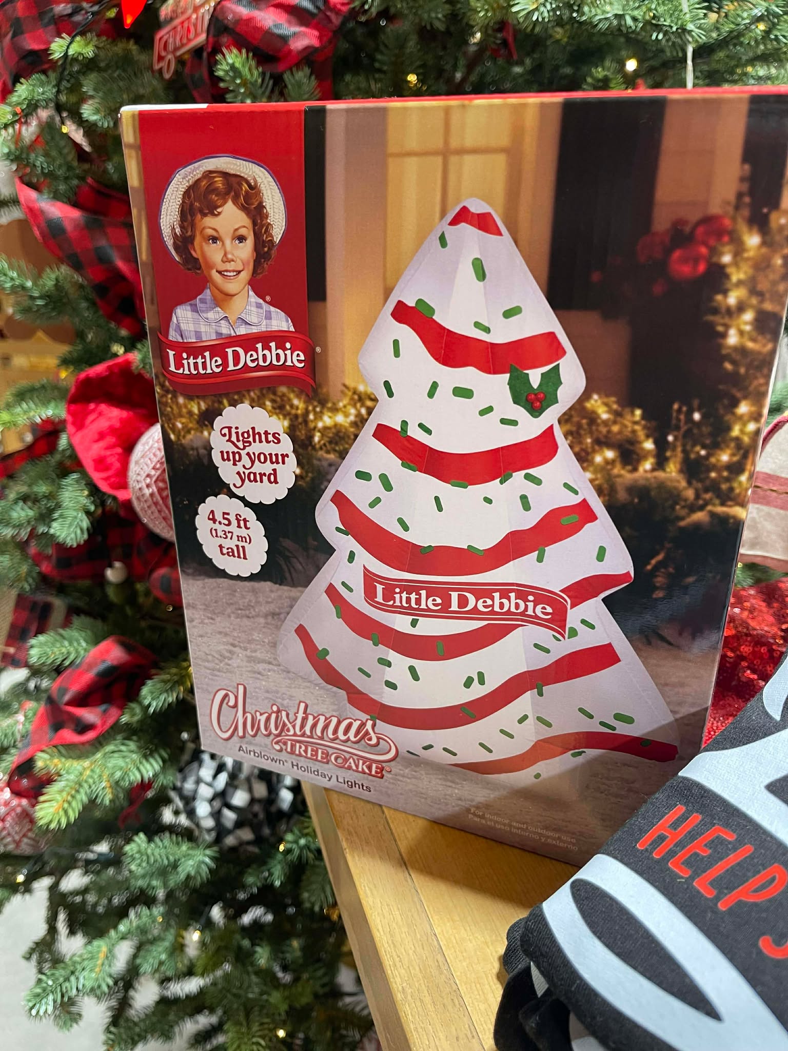 🎄 Christmas Tree Cake Giveaway 2 - The Red Rival