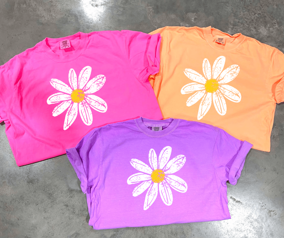 Distressed Daisy (Pick your tee color) - Graphic Tee - The Red Rival