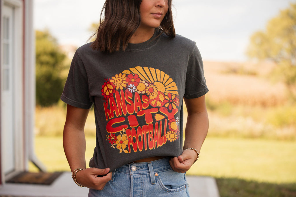 Kansas City Football Retro Sun Happy Face Flowers Pepper Tee – The