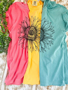 Sunflower Outline Tees (Choose Your Color) - Graphic Tee - The Red Rival